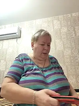 Snapshot of EffectFiona chatting on 03-10-25, 10:45 EffectFiona online show from 03-10-25, 10:45