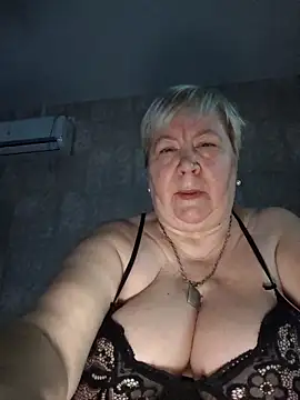 Snapshot of EffectFiona chatting on 10-09-25, 12:58 EffectFiona online show from 10-09-25, 12:58