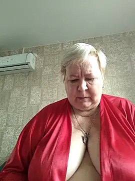 Snapshot of EffectFiona chatting on 10-14-25, 02:45 EffectFiona online show from 10-14-25, 02:45