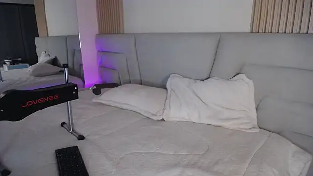 Miss Loise online show from 04-17-26, 02:58