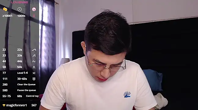 andrewmhilton  online show from 03-09-25, 08:21