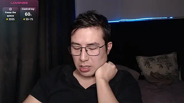 andrewmhilton  online show from 01-12-26, 06:29