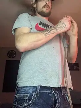 Snapshot of Midwestalpha chatting on 02-19-26, 01:56 Midwestalpha online show from 02-19-26, 01:56