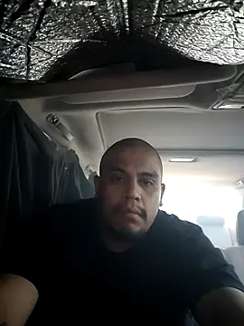 Snapshot of Stomps33 chatting on 11-16-25, 04:23 Stomps33 online show from 11-16-25, 04:23