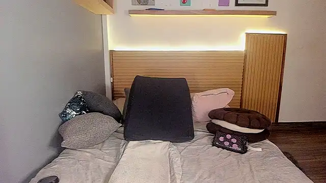 megan dreamsss online show from 12-03-25, 01:24