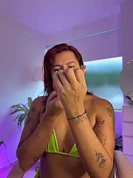 Snapshot of ari_artis chatting on 09-15-25, 08:31 ari artis online show from 09-15-25, 08:31