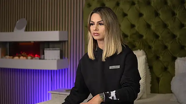 Snapshot of TiffanyMaze chatting on 10-02-25, 06:09 TiffanyMaze online show from 10-02-25, 06:09