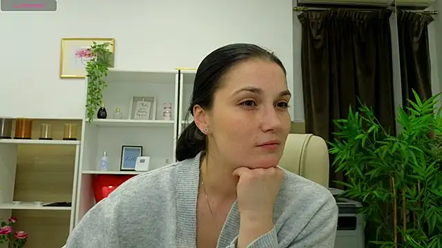 SelineSole online show from 02-06-25, 04:03