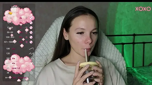 Snapshot of lil_luna_x chatting on 12-01-24, 05:24 lil luna x online show from 12-01-24, 05:24