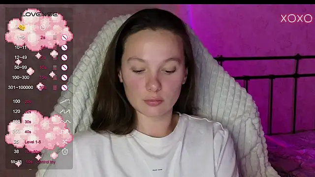 Snapshot of lil_luna_x chatting on 12-08-24, 04:07 lil luna x online show from 12-08-24, 04:07