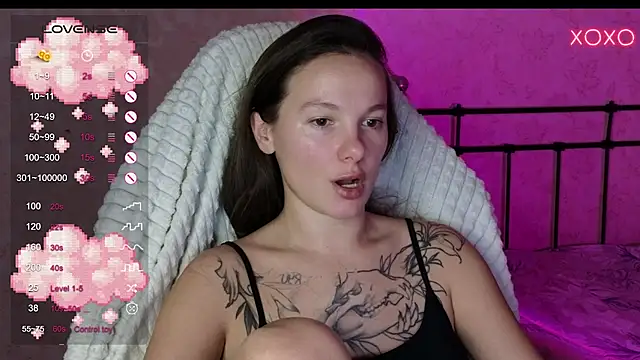 Snapshot of lil_luna_x chatting on 12-09-24, 01:02 lil luna x online show from 12-09-24, 01:02