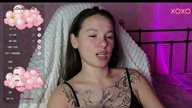 Snapshot of lil_luna_x chatting on 12-10-24, 05:22 lil luna x online show from 12-10-24, 05:22