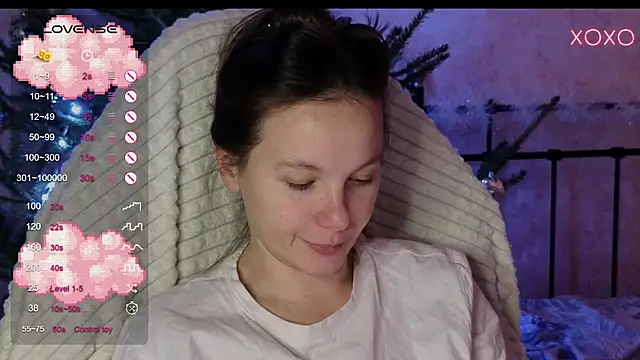 Snapshot of lil_luna_x chatting on 12-23-24, 08:03 lil luna x online show from 12-23-24, 08:03