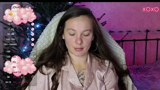 Snapshot of lil_luna_x chatting on 12-26-24, 02:05 lil luna x online show from 12-26-24, 02:05