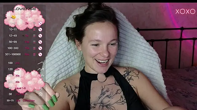 Snapshot of lil_luna_x chatting on 01-10-25, 06:49 lil luna x online show from 01-10-25, 06:49