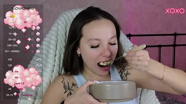 Snapshot of lil_luna_x chatting on 02-19-25, 12:55 lil luna x online show from 02-19-25, 12:55