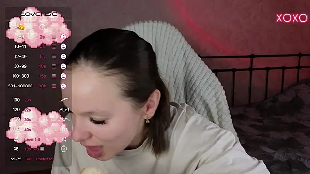 Snapshot of lil_luna_x chatting on 03-03-25, 04:03 lil luna x online show from 03-03-25, 04:03