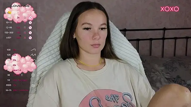 Snapshot of lil_luna_x chatting on 09-09-25, 08:41 lil luna x online show from 09-09-25, 08:41