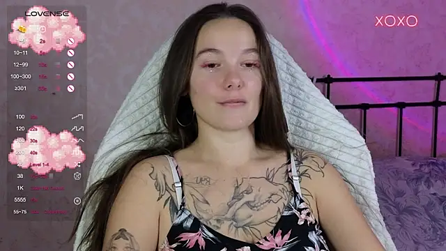 Snapshot of lil_luna_x chatting on 10-05-25, 05:55 lil luna x online show from 10-05-25, 05:55