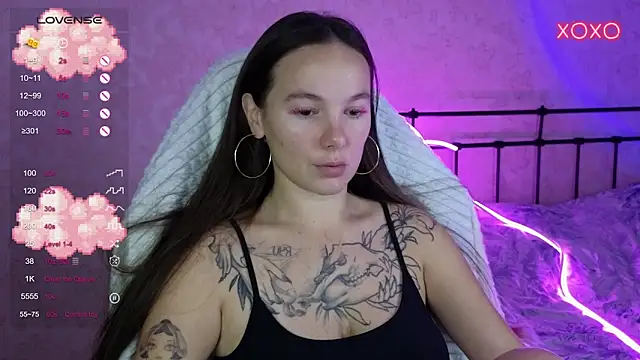 Snapshot of lil_luna_x chatting on 10-06-25, 05:10 lil luna x online show from 10-06-25, 05:10