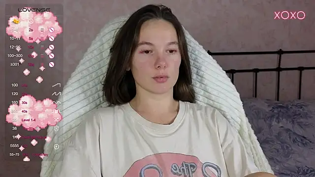 Snapshot of lil_luna_x chatting on 10-08-25, 08:50 lil luna x online show from 10-08-25, 08:50