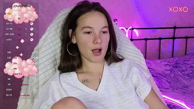 Snapshot of lil_luna_x chatting on 10-11-25, 07:01 lil luna x online show from 10-11-25, 07:01