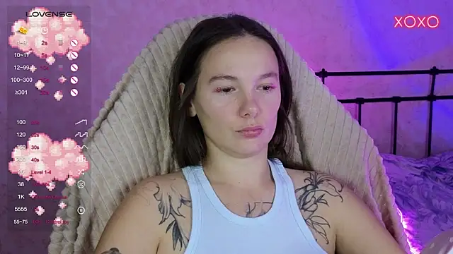 Snapshot of lil_luna_x chatting on 10-13-25, 10:54 lil luna x online show from 10-13-25, 10:54