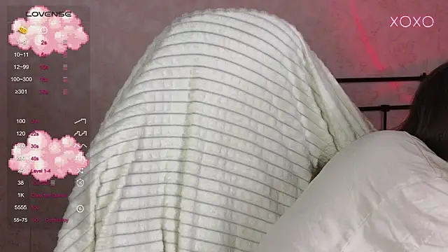 Snapshot of lil_luna_x chatting on 10-23-25, 12:48 lil luna x online show from 10-23-25, 12:48