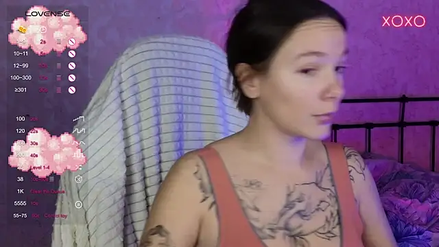 Snapshot of lil_luna_x chatting on 10-24-25, 12:45 lil luna x online show from 10-24-25, 12:45