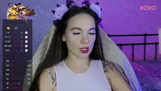 Snapshot of lil_luna_x chatting on 10-31-25, 01:01 lil luna x online show from 10-31-25, 01:01