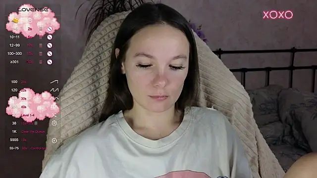 Snapshot of lil_luna_x chatting on 11-17-25, 02:45 lil luna x online show from 11-17-25, 02:45