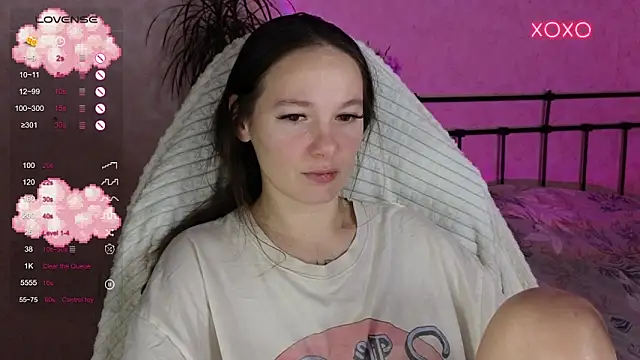 Snapshot of lil_luna_x chatting on 11-26-25, 10:33 lil luna x online show from 11-26-25, 10:33