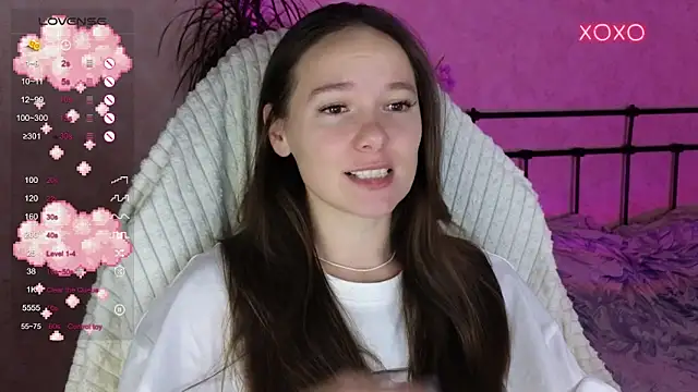 Snapshot of lil_luna_x chatting on 12-05-25, 05:53 lil luna x online show from 12-05-25, 05:53