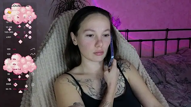 Snapshot of lil_luna_x chatting on 12-15-25, 08:35 lil luna x online show from 12-15-25, 08:35