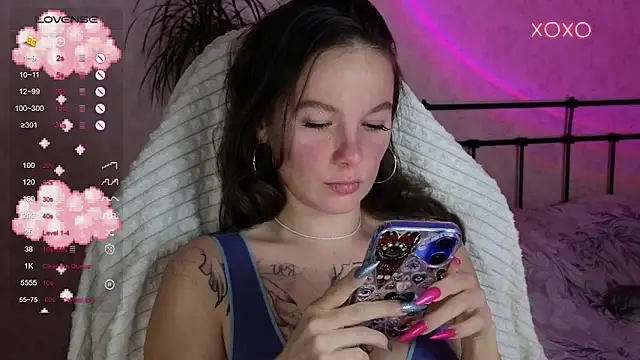 Snapshot of lil_luna_x chatting on 12-16-25, 09:42 lil luna x online show from 12-16-25, 09:42