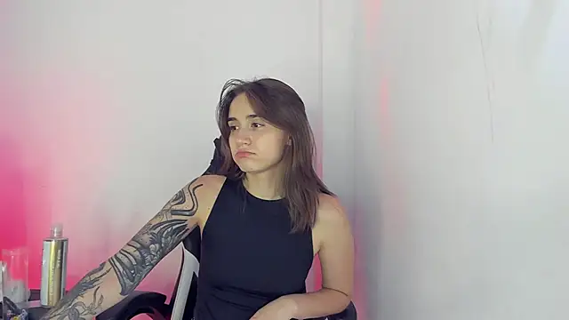 Snapshot of _alicerosse2 chatting on 03-05-25, 01:10 alicerosse2 online show from 03-05-25, 01:10