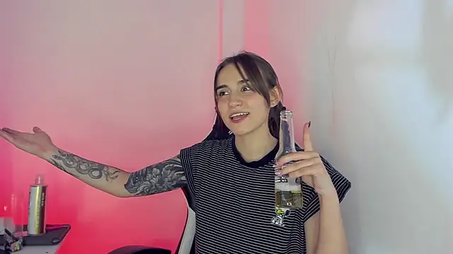 Snapshot of _alicerosse2 chatting on 03-05-25, 04:13 alicerosse2 online show from 03-05-25, 04:13