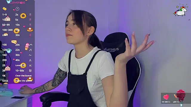 Snapshot of _alicerosse2 chatting on 03-11-25, 01:26 alicerosse2 online show from 03-11-25, 01:26