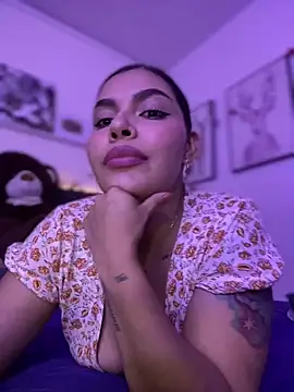 Snapshot of GigiiStone chatting on 12-19-24, 03:40 GigiiStone online show from 12-19-24, 03:40