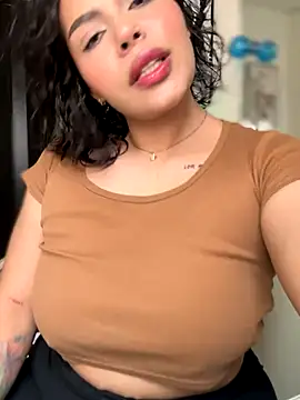 Snapshot of GigiiStone chatting on 09-09-25, 06:40 GigiiStone online show from 09-09-25, 06:40