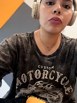 Snapshot of GigiiStone chatting on 11-07-25, 02:06 GigiiStone online show from 11-07-25, 02:06