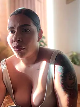 Snapshot of GigiiStone chatting on 11-17-25, 09:42 GigiiStone online show from 11-17-25, 09:42