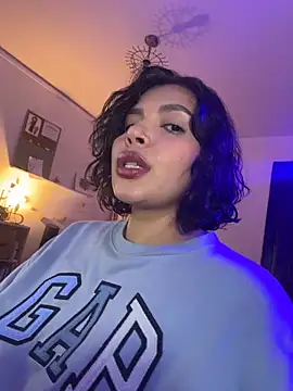 Snapshot of GigiiStone chatting on 12-15-25, 11:42 GigiiStone online show from 12-15-25, 11:42