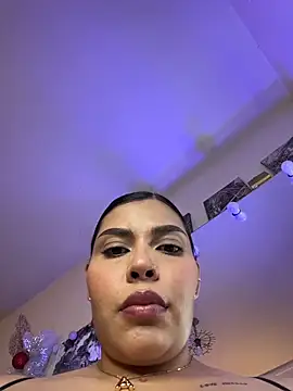 Snapshot of GigiiStone chatting on 12-17-25, 09:54 GigiiStone online show from 12-17-25, 09:54