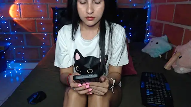 Snapshot of Nathacha chatting on 11-16-25, 10:15 Nathacha online show from 11-16-25, 10:15