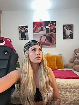 zafiro mo0n online show from 01-29-25, 10:11