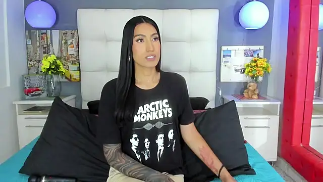 Taly Fox online show from 12-15-25, 09:19