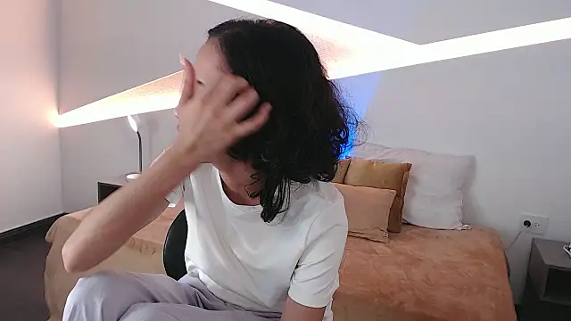 hot little bunny online show from 12-13-24, 09:09