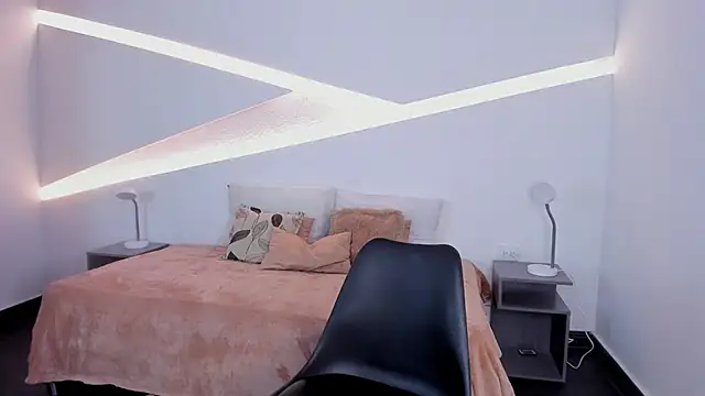 hot little bunny online show from 12-19-24, 12:13