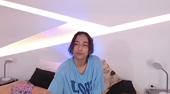 hot little bunny online show from 12-23-24, 04:39